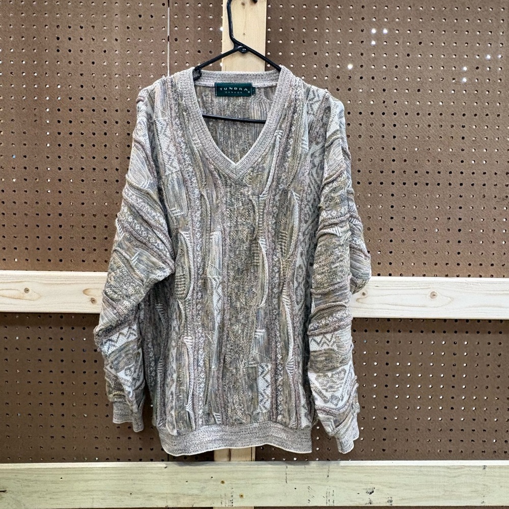 ITEM#34 Tundra Men's V-Neck Sweater COOGI STYLE   size L 
23x27